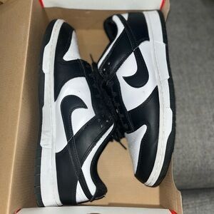 Nike dunk low. Men’s size 9